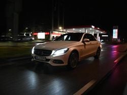 Weiß Gebraucht 2015 Mercedes C250 Edition 1 Limousine | 23.900 € (Teuer)