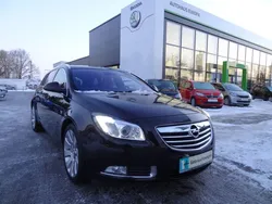 Braun metallic Gebraucht 2012 Opel Insignia Kombi | 17.450 €