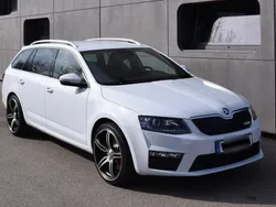 Weiß Gebraucht 2015 Skoda Octavia RS Kombi | 24.860 €