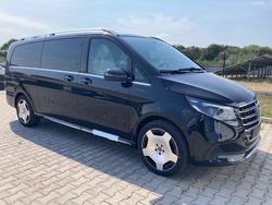 Schwarz Gebraucht 2024 Mercedes V300 Exclusive Van / Kleinbus | 111.000 €