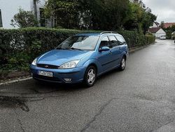 Blau Gebraucht 2002 Ford Focus Ambiente Kombi | 1.000 € (Fairer Preis)