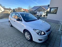 Weiß Gebraucht 2010 Hyundai i30 Comfort Limousine | 4.999 € (Etwas zu teuer)