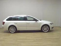 Weiss Gebraucht 2020 Skoda Octavia Soleil Kombi | 14.980 € (Guter Preis)