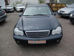 Blau (metallic) Gebraucht 2001 Mercedes C200 Limousine | 1.770 € (Guter Preis)