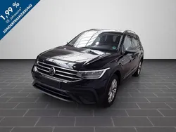 Deep black perleffekt (metallic) Gebraucht 2024 VW Tiguan Allspace Life SUV | 33.950 € (Guter Preis)