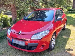 Rot Gebraucht 2011 Renault Mégane III Authentique Limousine | 5.500 € (Fairer Preis)