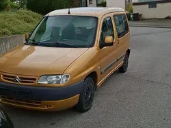 Orange Gebraucht 2001 Citroën Berlingo Van / Kleinbus | 1.500 € (Fairer Preis)