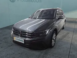 Grau Gebraucht 2024 VW Tiguan Allspace Life SUV | 39.056 € (Fairer Preis)