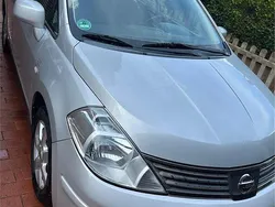Grau Gebraucht 2008 Nissan Tiida Limousine | 2.300 €