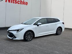 Schneeweiß Gebraucht 2021 Toyota Corolla Team Kombi | 17.990 € (Guter Preis)