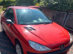 Rot Gebraucht 2001 Peugeot 206 Kleinwagen | 980 €