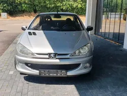Silber Gebraucht 2002 Peugeot 206 CC Cabrio | 1.000 €