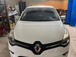 Weiß Gebraucht 2017 Renault Clio IV Kleinwagen | 6.800 € (Superpreis)