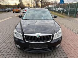 Schwarz Gebraucht 2011 Skoda Octavia Family Kombi | 3.999 € (Fairer Preis)