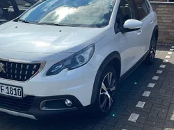 Weiß Gebraucht 2018 Peugeot 2008 Allure SUV | 9.800 € (Guter Preis)