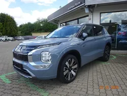 Grau Gebraucht 2025 Mitsubishi Outlander P-HEV Top SUV | 53.890 € (Superpreis)