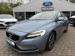 Blau Gebraucht 2018 Volvo V40 Momentum Kombi | 13.890 € (Fairer Preis)