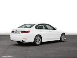 Weiß Gebraucht 2024 BMW 318 Limousine | 34.870 € (Fairer Preis)