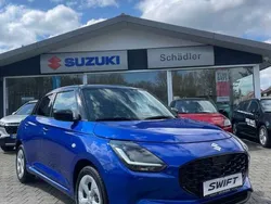Blau Neu 2025 Suzuki Swift Comfort Limousine | 19.290 €
