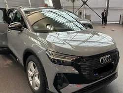 Grau Gebraucht 2024 Audi Q4 e-tron SUV | 40.999 €