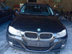 Schwarz Gebraucht 2012 BMW 318 Kombi | 4.750 € (Superpreis)