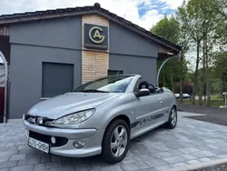 Grau Gebraucht 2004 Peugeot 206 CC Cabrio | 2.670 € (Teuer)