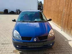 Blau Gebraucht 2003 Renault Clio II Kleinwagen | 1.600 €