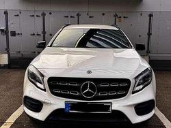 Weiß Gebraucht 2018 Mercedes GLA250 AMG line SUV | 33.999 €