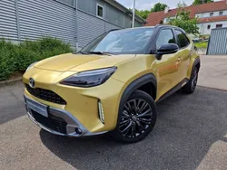 Warm gold/schwarz Gebraucht 2023 Toyota Yaris Cross SUV | 29.490 € (Etwas zu teuer)