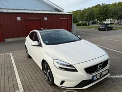 Weiß Gebraucht 2017 Volvo V40 R-Design Kombi | 13.300 € (Fairer Preis)