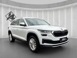 Moonweiss metallic Gebraucht 2024 Skoda Kodiaq SUV | 33.690 € (Superpreis)