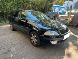 Schwarz Gebraucht 2008 Skoda Octavia LAURIN & KLEMENT Kombi | 1.300 €