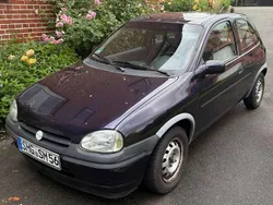 Violett Gebraucht 1996 Opel Corsa Limousine | 1.350 € (Etwas zu teuer)