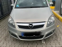 Grau Gebraucht 2005 Opel Zafira Van / Kleinbus | 5.299 € (Teuer)