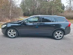 Schwarz Gebraucht 2011 Volvo V60 Momentum Kombi | 6.900 € (Fairer Preis)