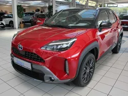 Karminarot metallic Neu 2024 Toyota Yaris Cross Advance SUV | 30.890 €
