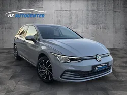 Grau Gebraucht 2020 VW Golf VIII Life Limousine | 17.999 € (Fairer Preis)