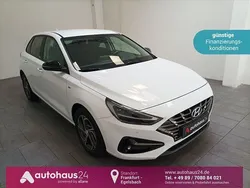 Weiß Gebraucht 2021 Hyundai i30 Intro Edition Limousine | 19.970 € (Guter Preis)