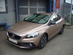 Braun Gebraucht 2017 Volvo V40 CC Kombi | 17.900 € (Etwas zu teuer)