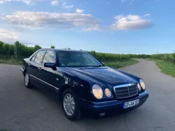 Blau Gebraucht 1998 Mercedes E240 Elegance Limousine | 7.900 €
