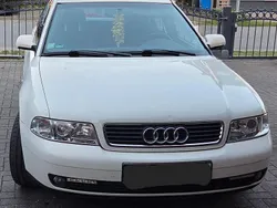 Weiß Gebraucht 1999 Audi A4 Limousine | 1.950 € (Guter Preis)
