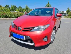 Rot Gebraucht 2014 Toyota Auris Comfort Limousine | 5.200 €