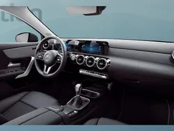 Grau Gebraucht 2020 Mercedes A200 Kleinwagen | 23.049 € (Fairer Preis)