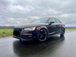 Rot Gebraucht 2013 Audi A3 S-Line Limousine | 10.700 €