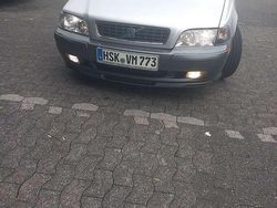 Silber Gebraucht 2004 Volvo V40 Comfort Kombi | 1.500 € (Etwas zu teuer)