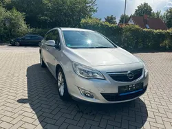 Silber Gebraucht 2012 Opel Astra Kombi | 6.799 € (Etwas zu teuer)