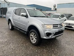 Silber Gebraucht 2014 Mitsubishi L200 Intense Abholung | 11.900 € (Guter Preis)