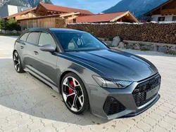 Grau Neu 2024 Audi RS6 Performance Kombi | 159.900 € (Etwas zu teuer)