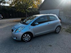 Silber Gebraucht 2009 Toyota Yaris Kleinwagen | 2.300 €