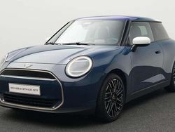 Blau Gebraucht 2024 Mini Cooper Favoured Kleinwagen | 28.575 € (Fairer Preis)